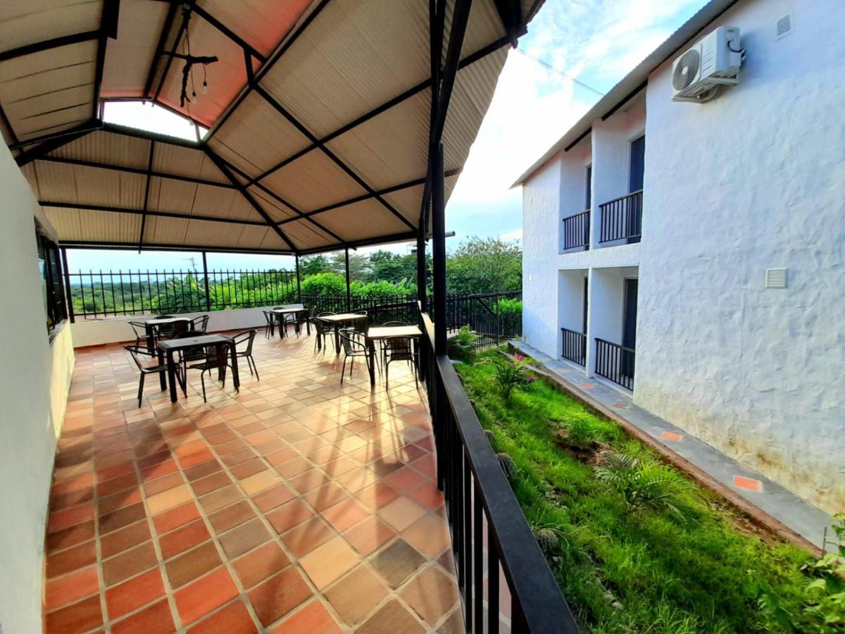 Cosmos Tatacoa Hotel วิลญาเวียคา ภายนอก รูปภาพ